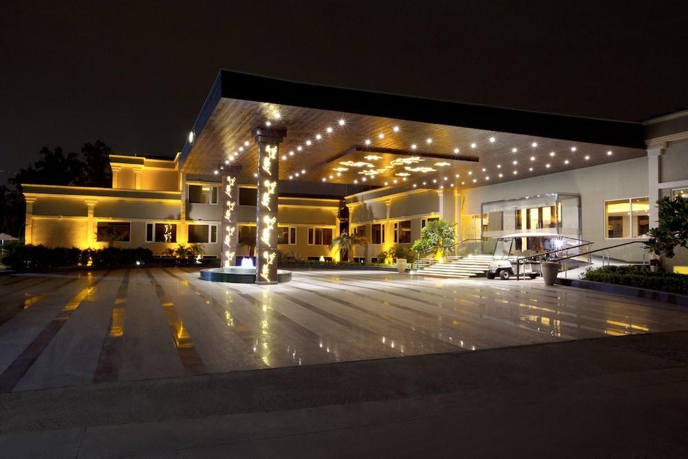Atrio By Devam Hotel Gurgaon Buitenkant foto