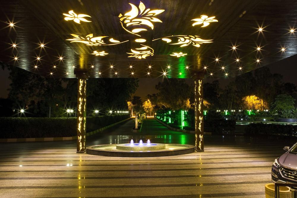 Atrio By Devam Hotel Gurgaon Buitenkant foto