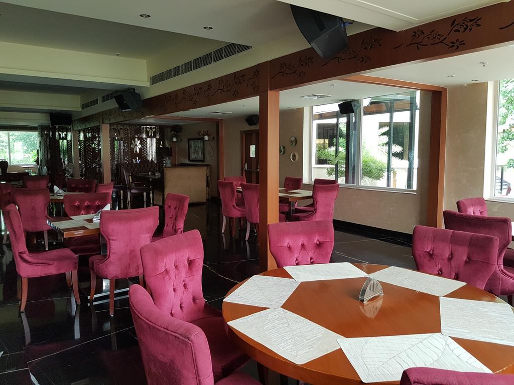 Atrio By Devam Hotel Gurgaon Buitenkant foto