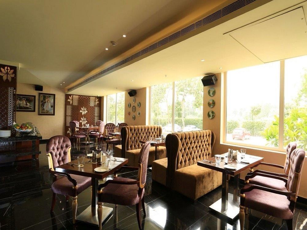 Atrio By Devam Hotel Gurgaon Buitenkant foto