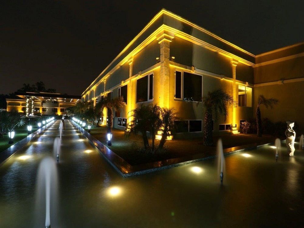 Atrio By Devam Hotel Gurgaon Buitenkant foto