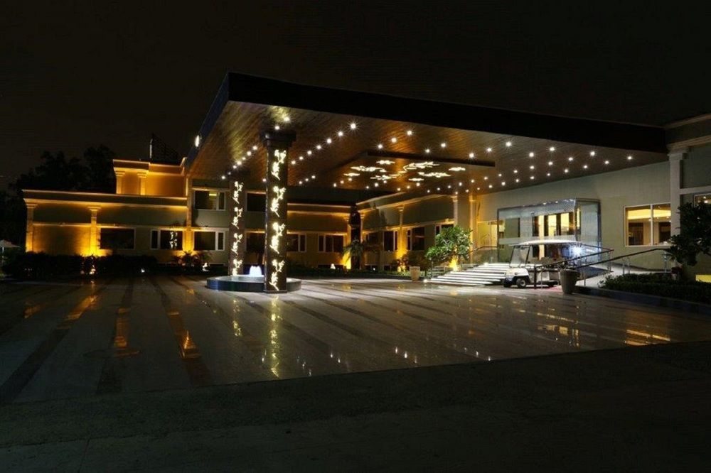 Atrio By Devam Hotel Gurgaon Buitenkant foto