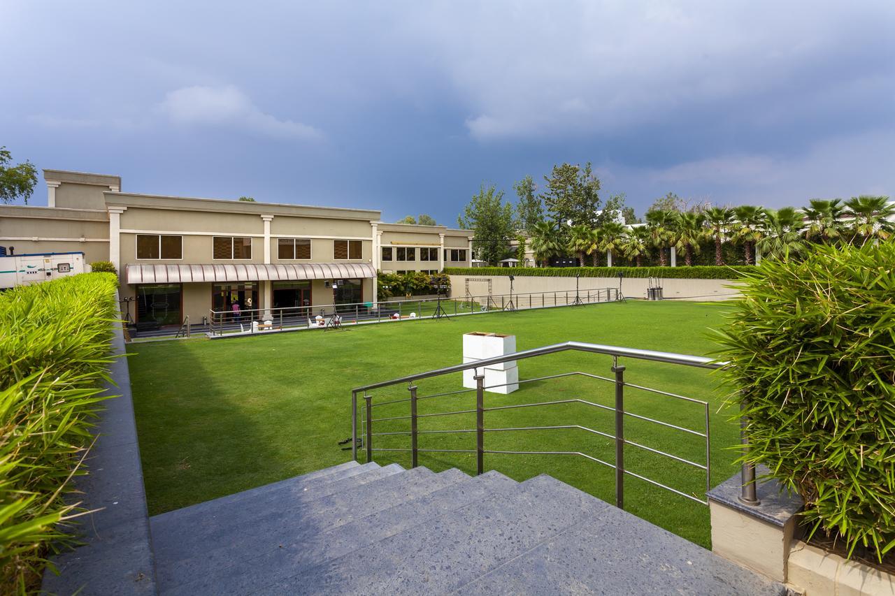 Atrio By Devam Hotel Gurgaon Buitenkant foto
