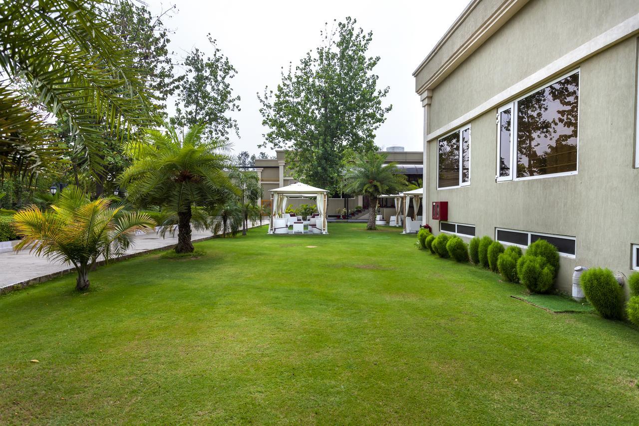 Atrio By Devam Hotel Gurgaon Buitenkant foto